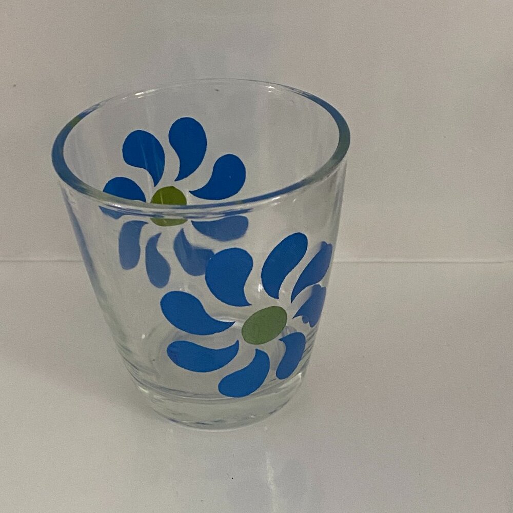 Vintage Hazel Atlas Sour Cream Glass Blue Daisy Pinwheel Flower design